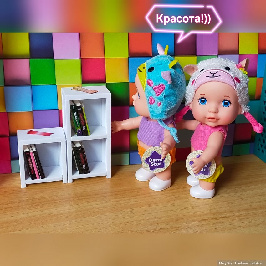 Распаковка полной коробочки шариков Zuru с миниатюрными книжками