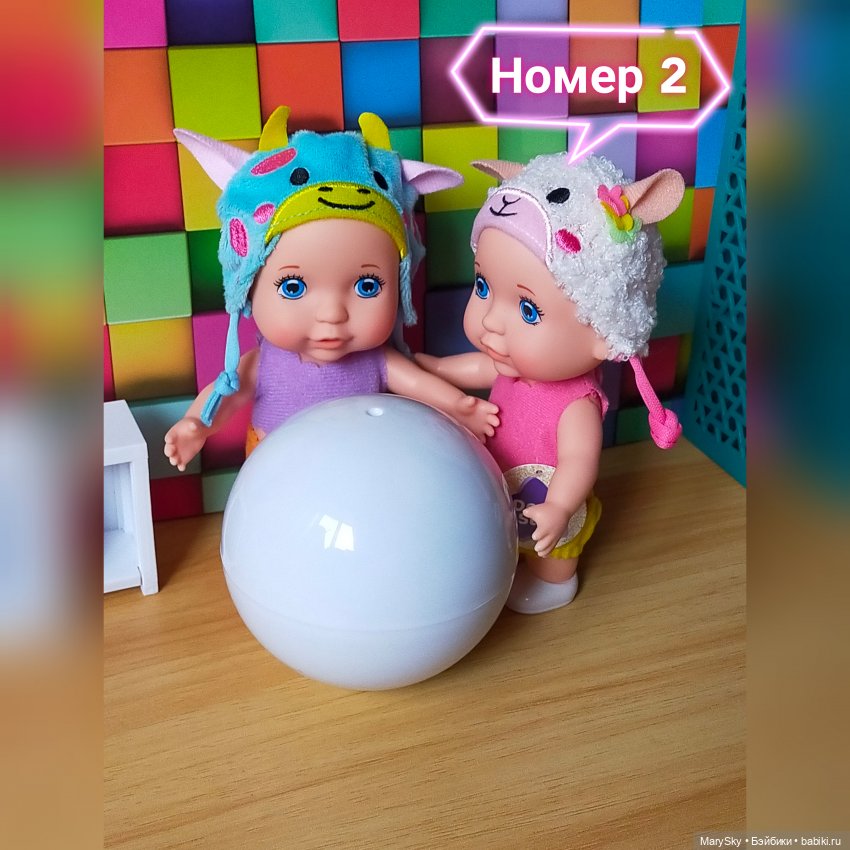 Распаковка полной коробочки шариков Zuru с миниатюрными книжками