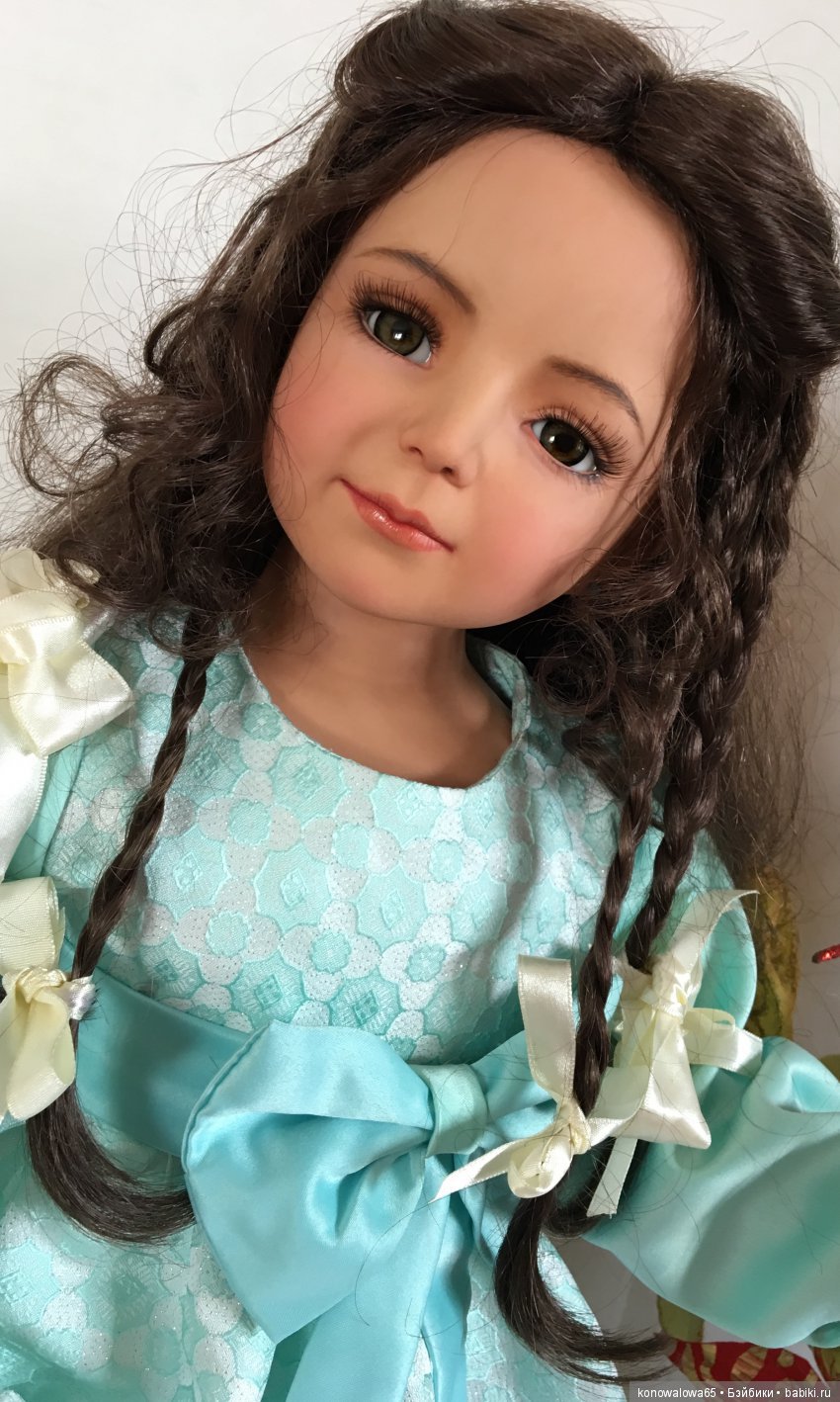 Неповторимая Амбер с улыбкой Джоконды