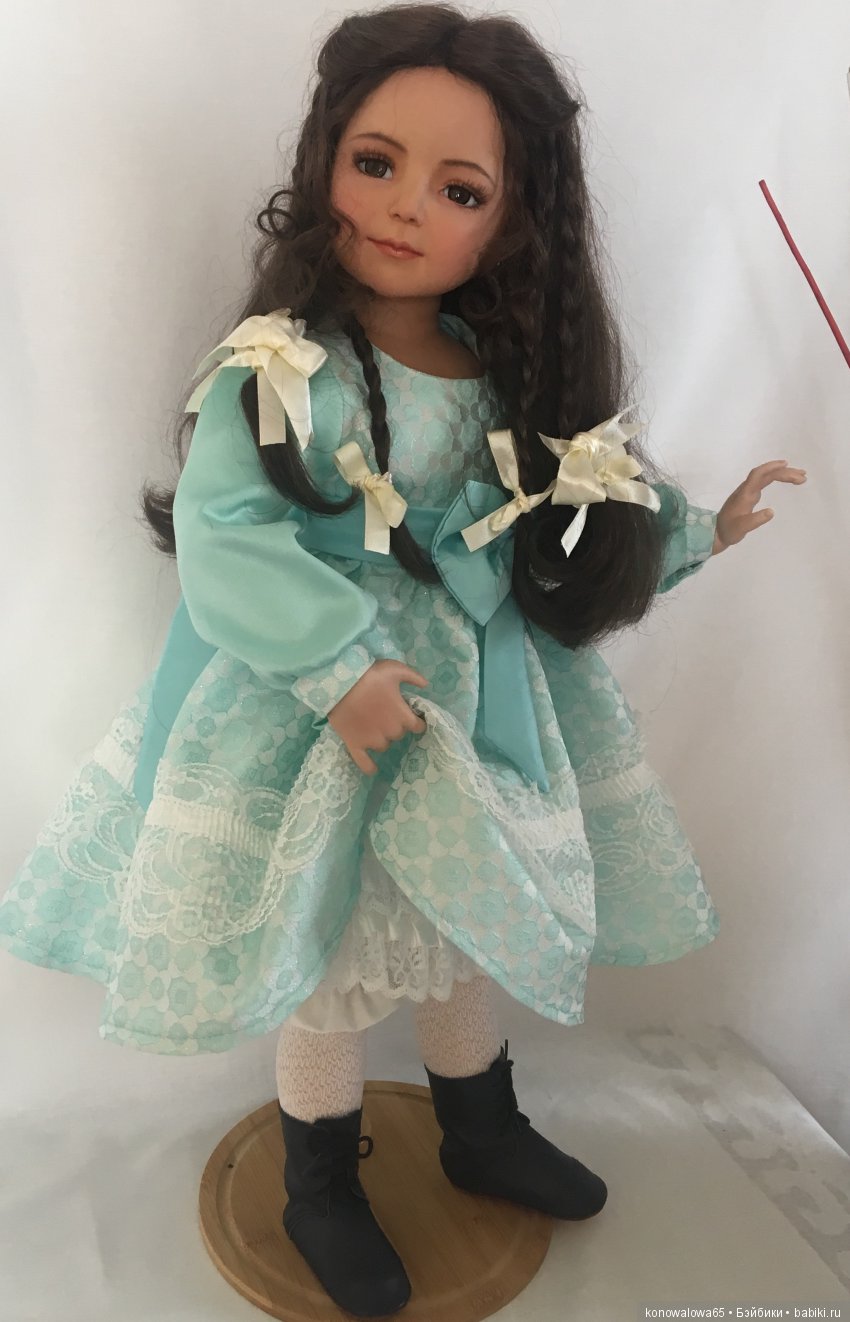 Неповторимая Амбер с улыбкой Джоконды