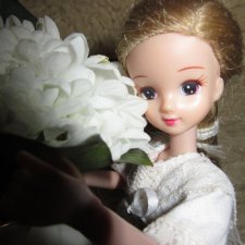 Белые подснежники - радость для Хелены!