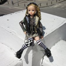 Первое мая. Сложно быть бунтарем, когда ты - милая девочка