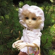 По дороге летним днём Магдалена шла с чепцом