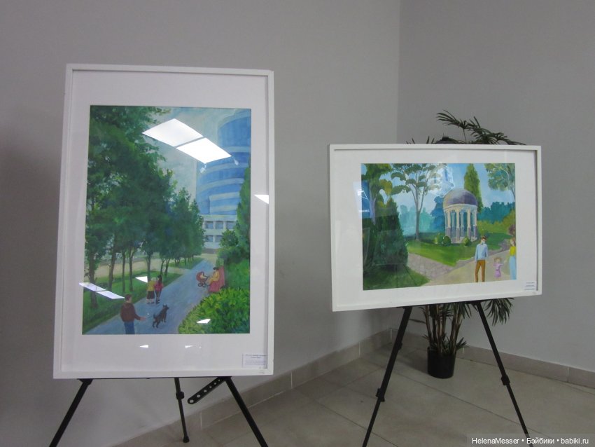 Хелена на выставке детских работ