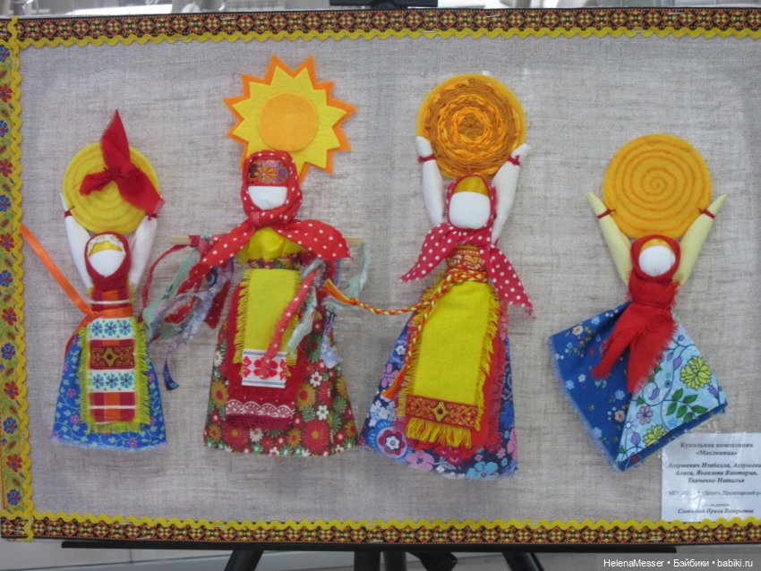 Хелена на выставке детских работ