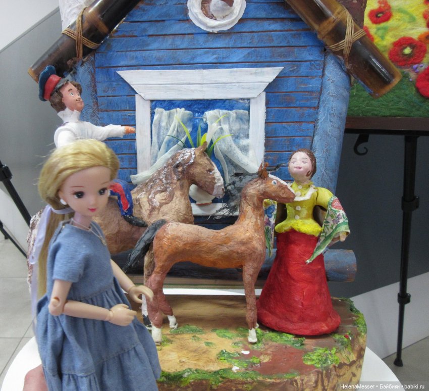 Хелена на выставке детских работ (фото 8)