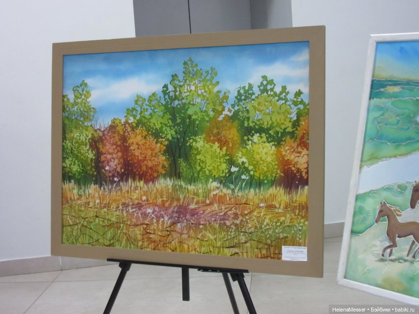 Хелена на выставке детских работ