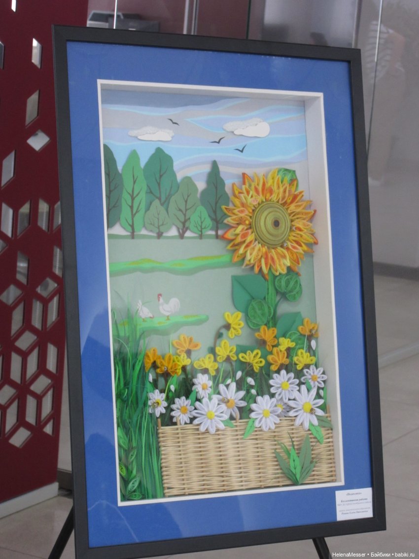 Хелена на выставке детских работ