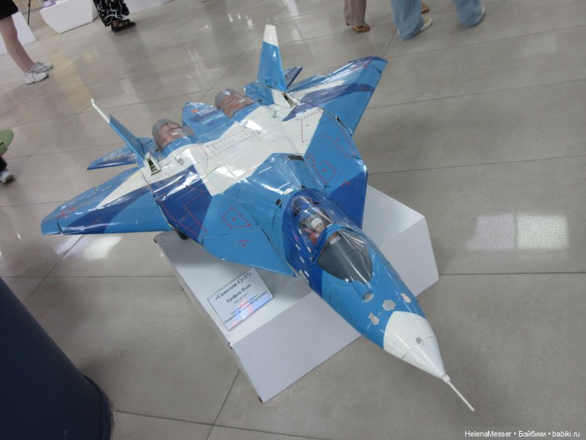 Хелена на выставке детских работ