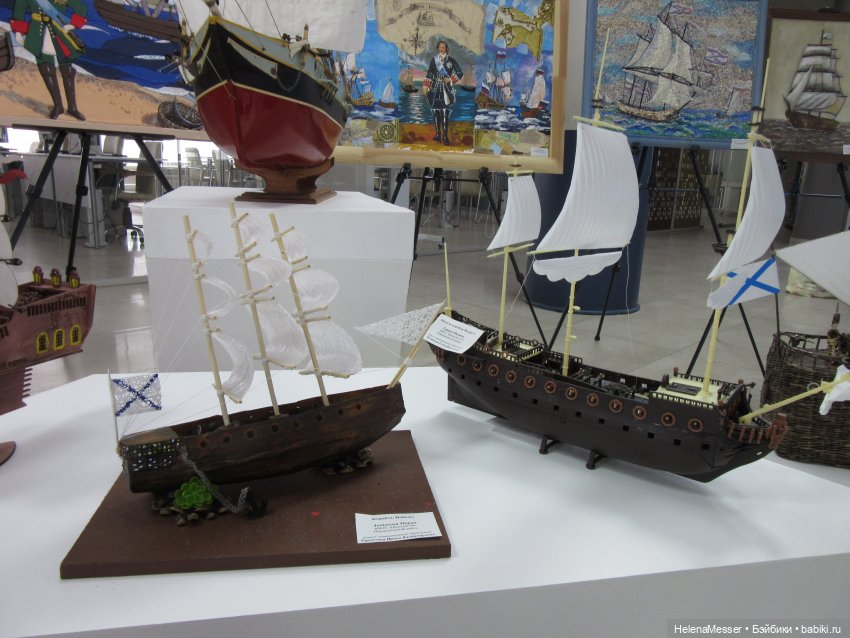 Хелена на выставке детских работ