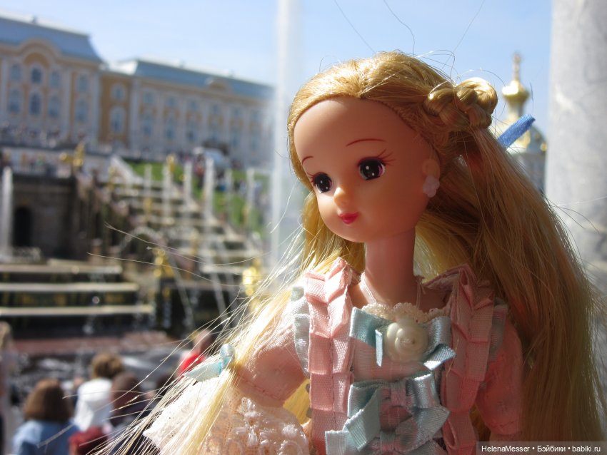 Жаркая мечтательность Хелены в Петергофе