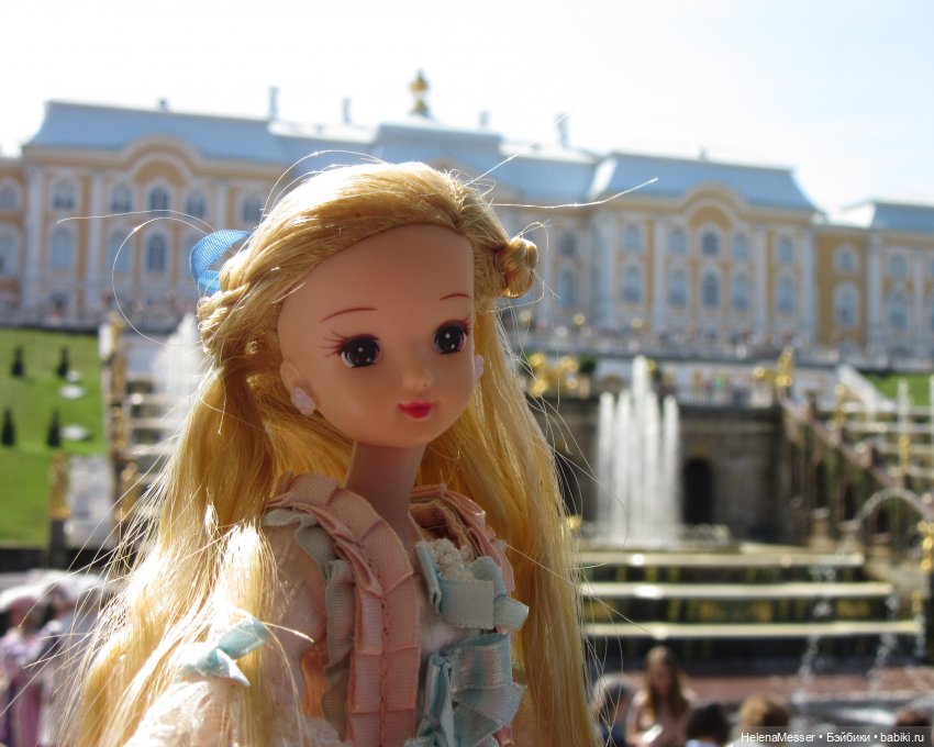 Жаркая мечтательность Хелены в Петергофе (фото 2)