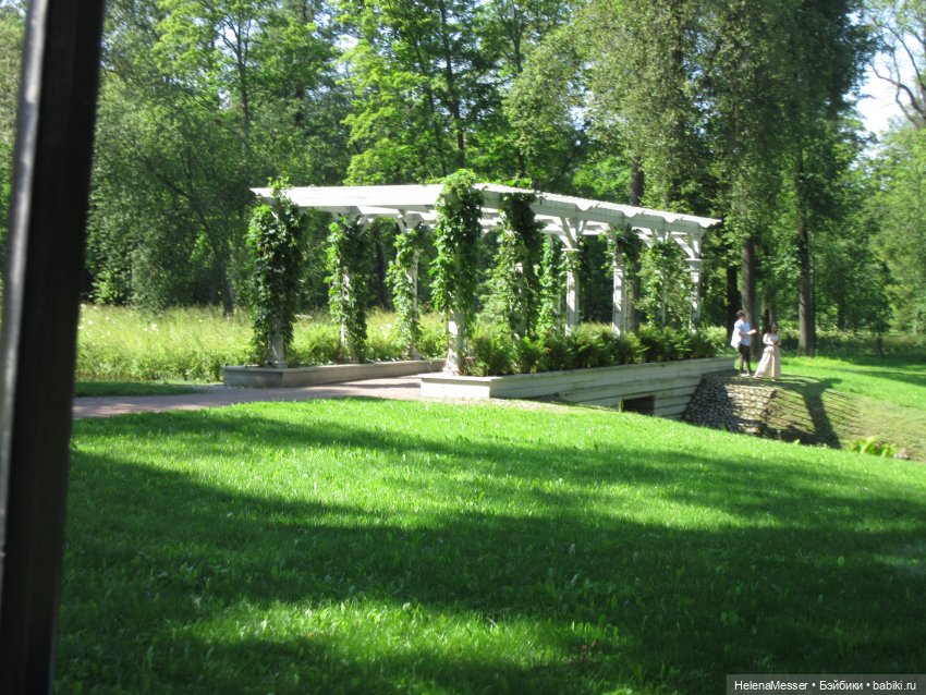 Жаркая мечтательность Хелены в Петергофе