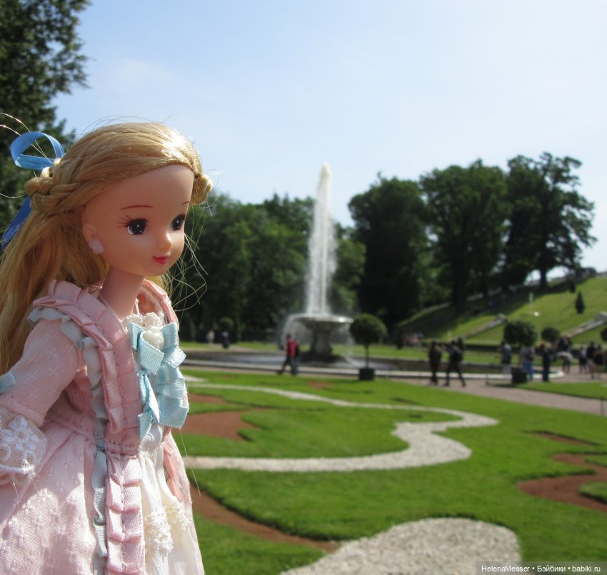 Жаркая мечтательность Хелены в Петергофе (фото 4)