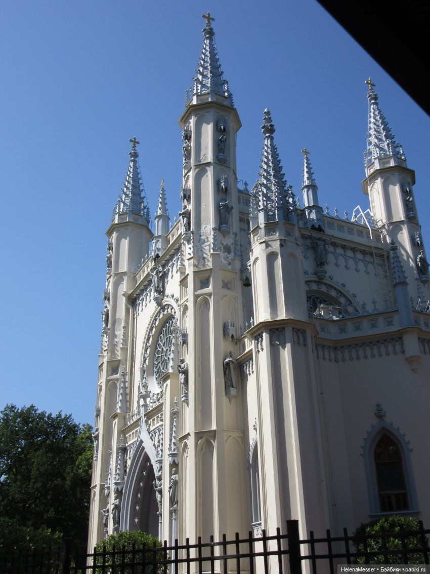 Жаркая мечтательность Хелены в Петергофе