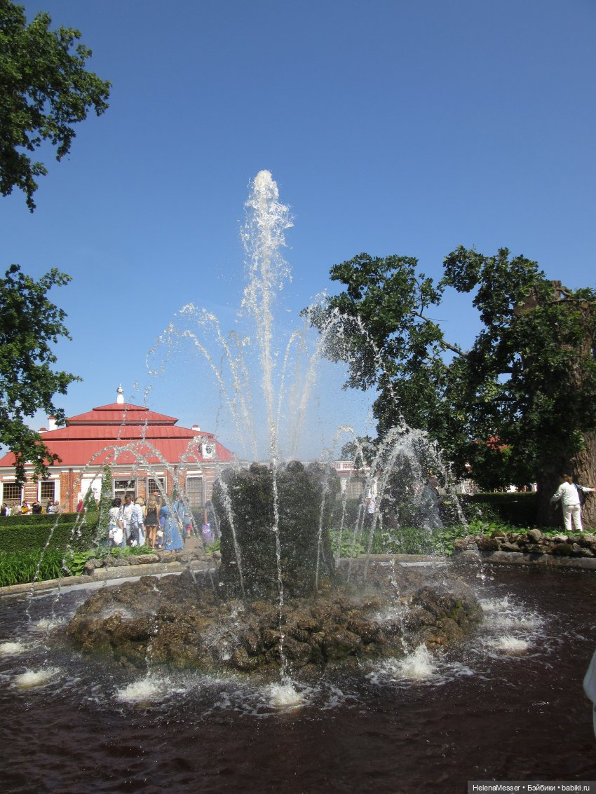 Жаркая мечтательность Хелены в Петергофе