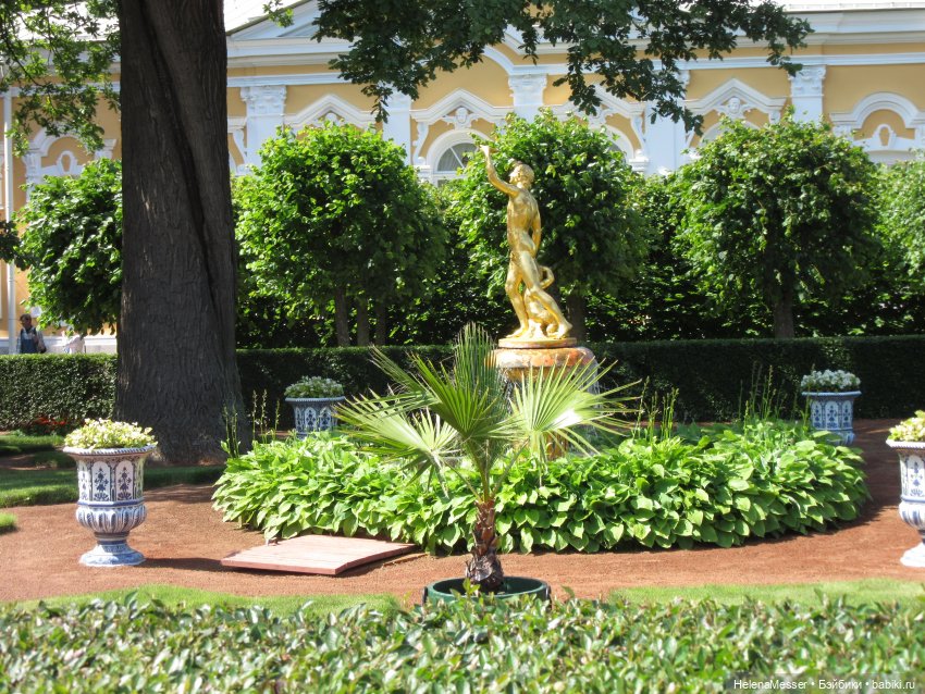 Жаркая мечтательность Хелены в Петергофе