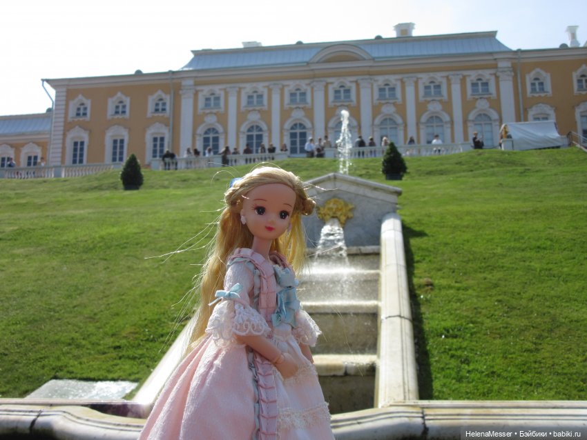 Жаркая мечтательность Хелены в Петергофе (фото 8)