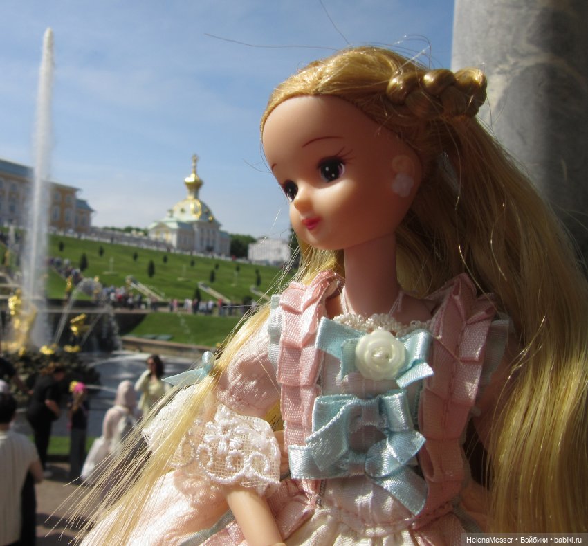 Жаркая мечтательность Хелены в Петергофе