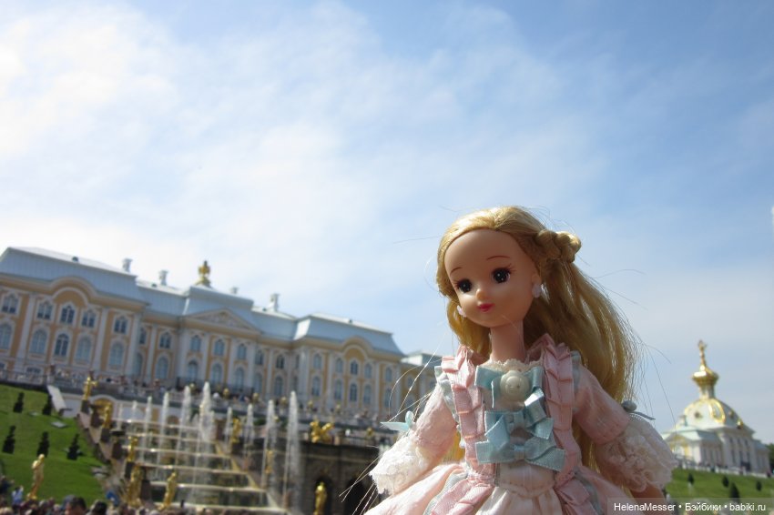 Жаркая мечтательность Хелены в Петергофе