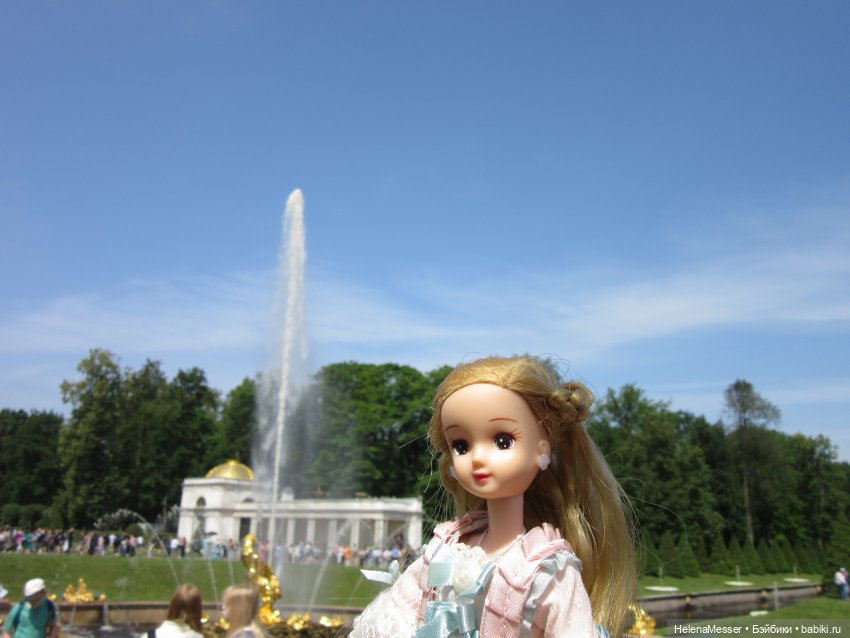 Жаркая мечтательность Хелены в Петергофе (фото 5)