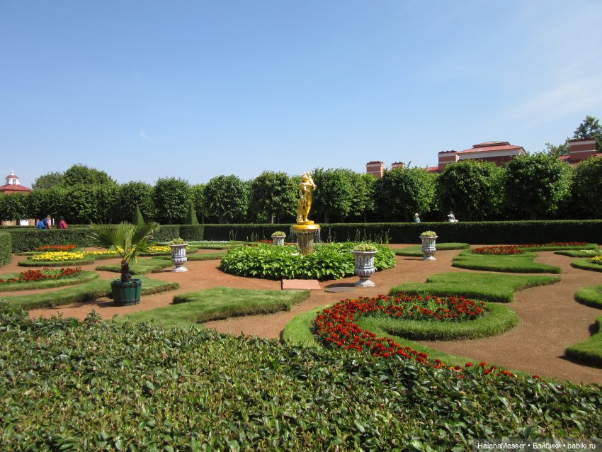 Жаркая мечтательность Хелены в Петергофе