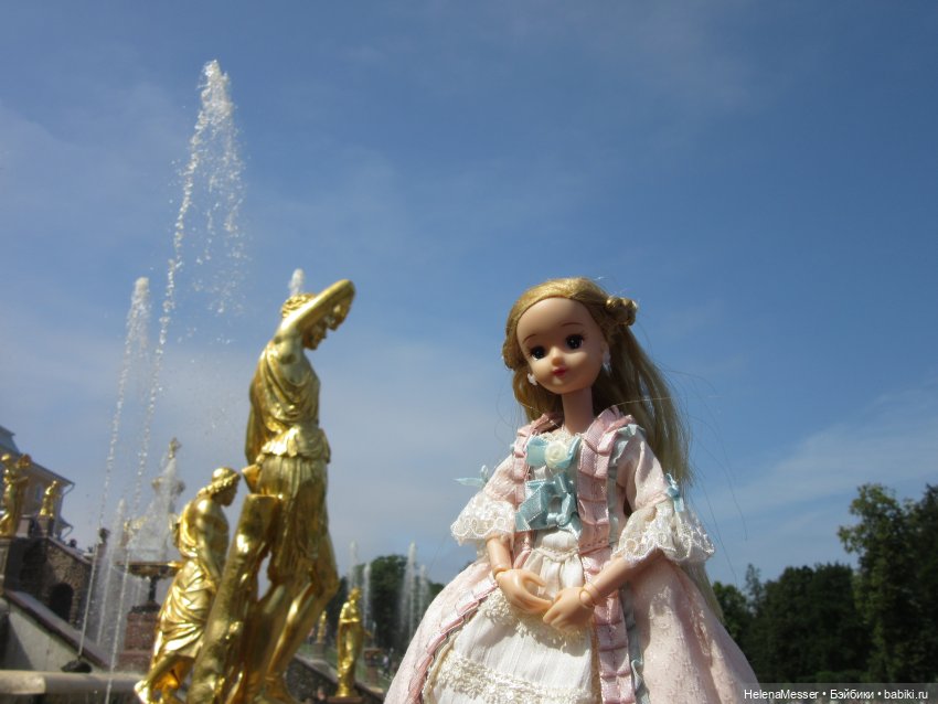 Жаркая мечтательность Хелены в Петергофе (фото 3)