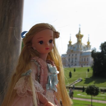 Жаркая мечтательность Хелены в Петергофе