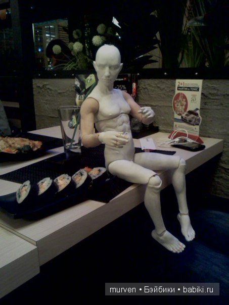 Античный муж в процессе работы. Шарнирная кукла