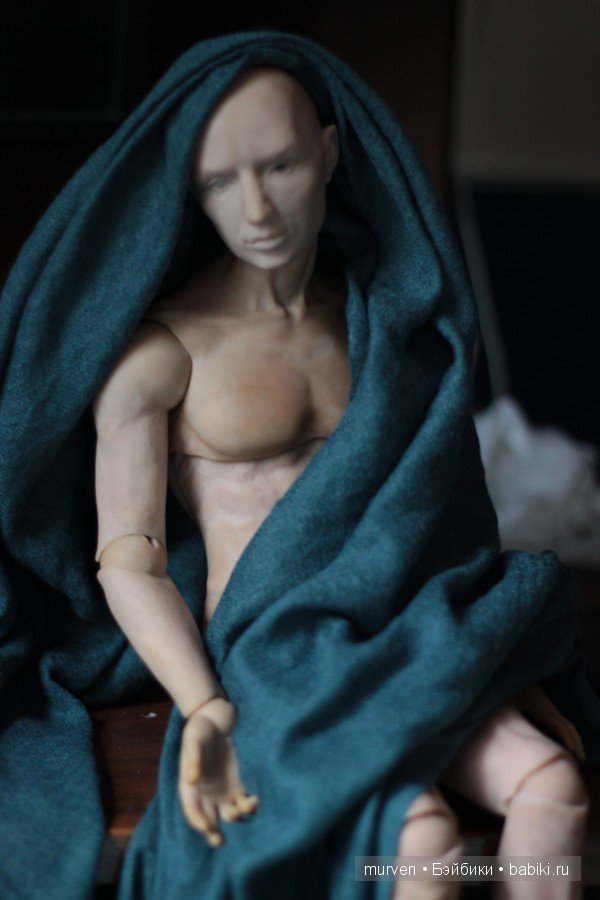 Античный муж в процессе работы. Шарнирная кукла