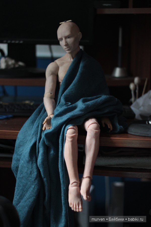 Античный муж в процессе работы. Шарнирная кукла