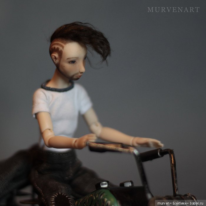 Мотоциклист из серии mimiCreo Марии Пикуновой. Авторская шарнирная кукла