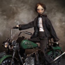 Мотоциклист из серии mimiCreo Марии Пикуновой. Авторская шарнирная кукла