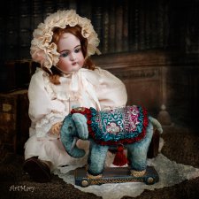 Слоник на колесиках для антикварных кукол