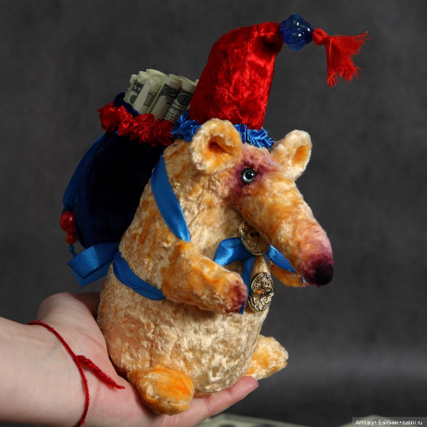 Освальд-денежная крыса — Авторские игрушки из разных материалов: синельная проволока