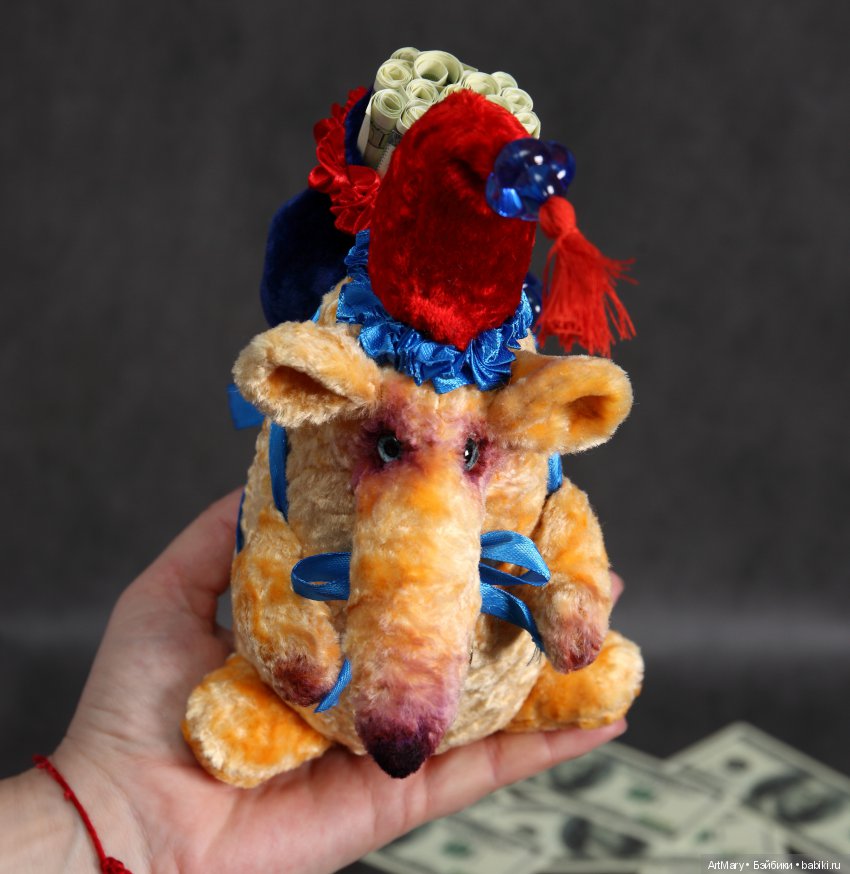 Освальд-денежная крыса — Авторские игрушки из разных материалов: синельная проволока (фото 9)