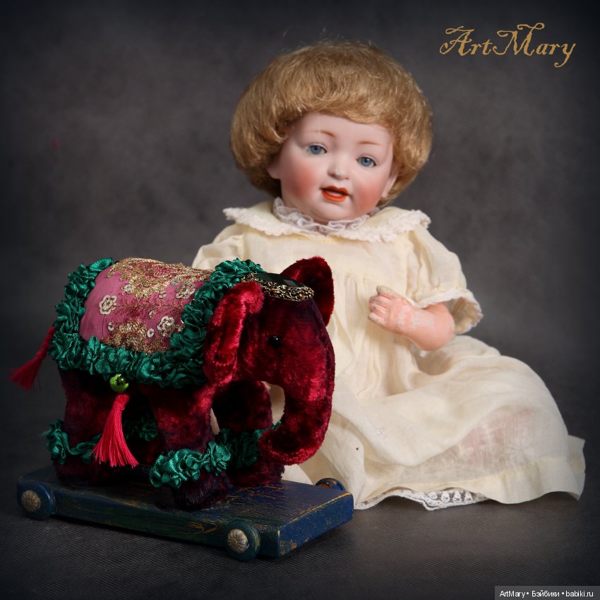 Слоник - друг антикварных кукол