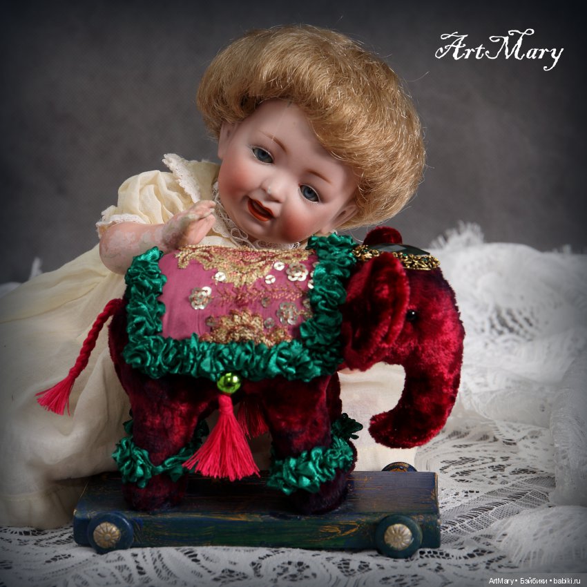 Слоник - друг антикварных кукол