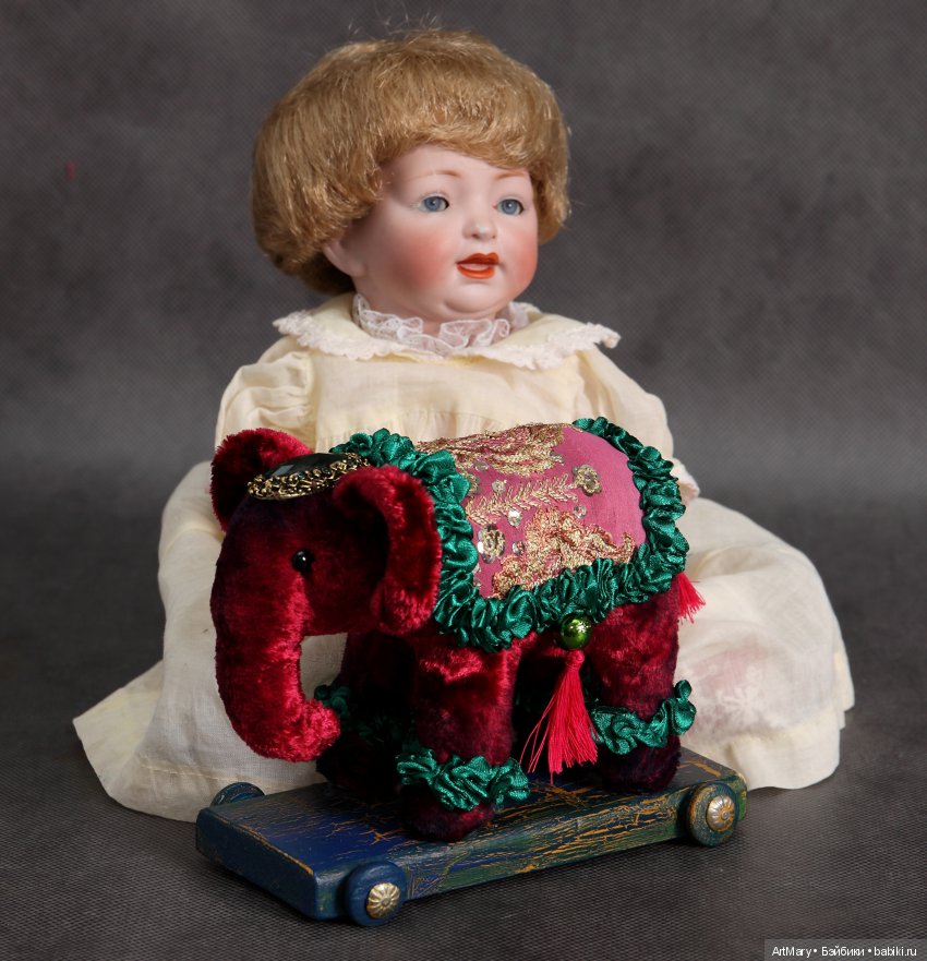 Слоник - друг антикварных кукол
