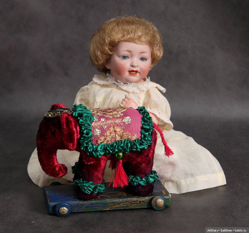Слоник - друг антикварных кукол (фото 8)