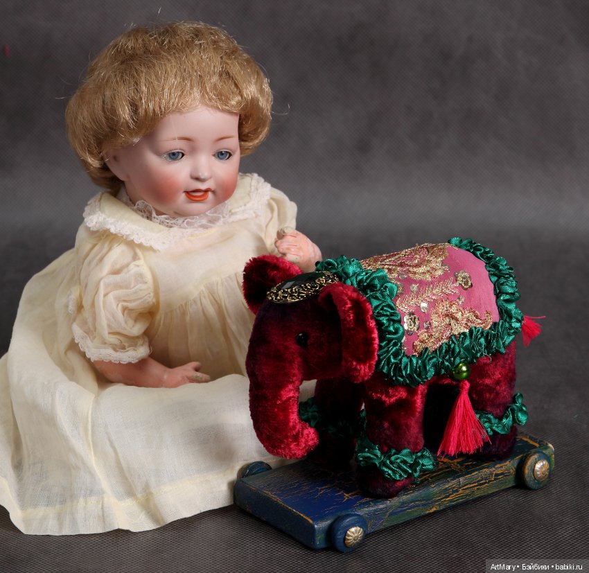 Слоник - друг антикварных кукол