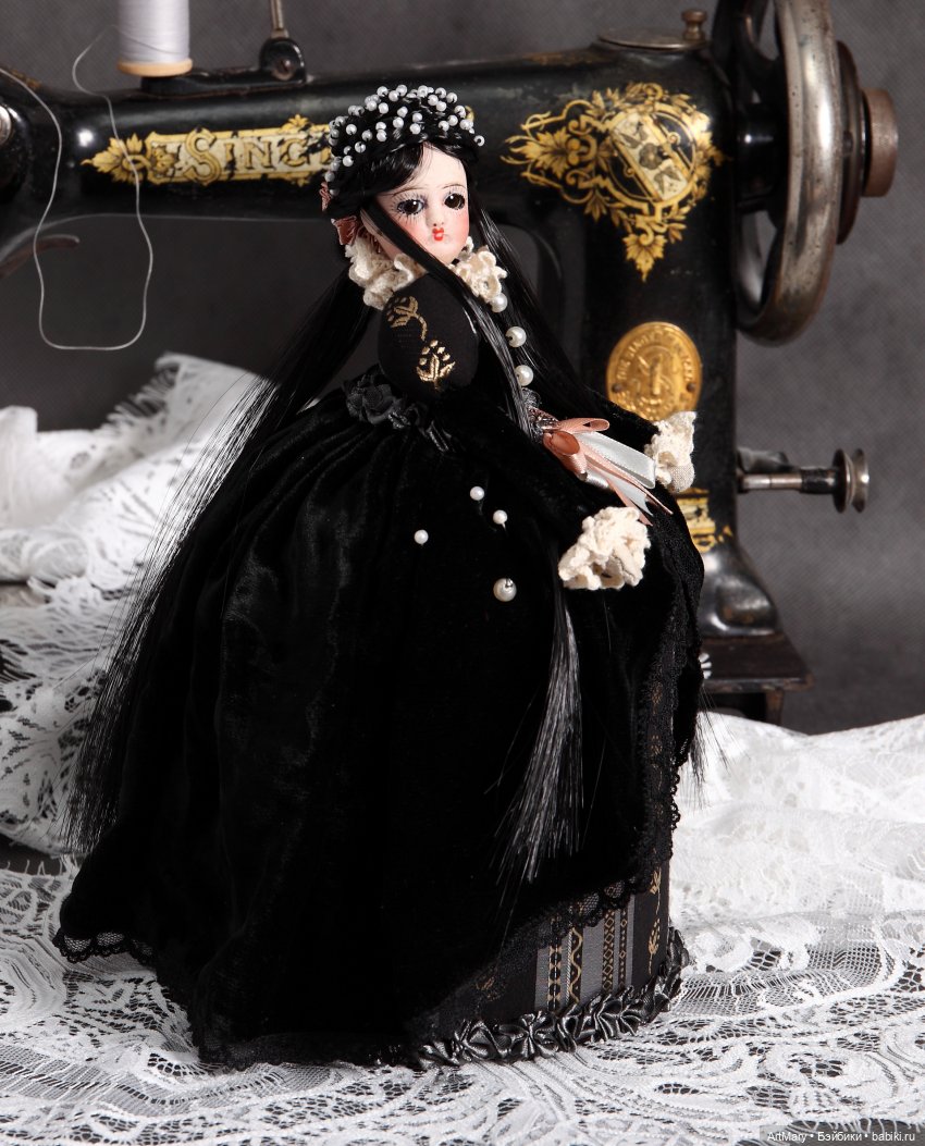 Half doll Игольница "Королева Марго" из серии Recycle