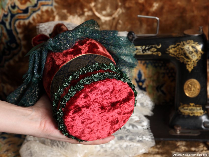 Игольницы-держатели для брошей Мышильда и Елизавета