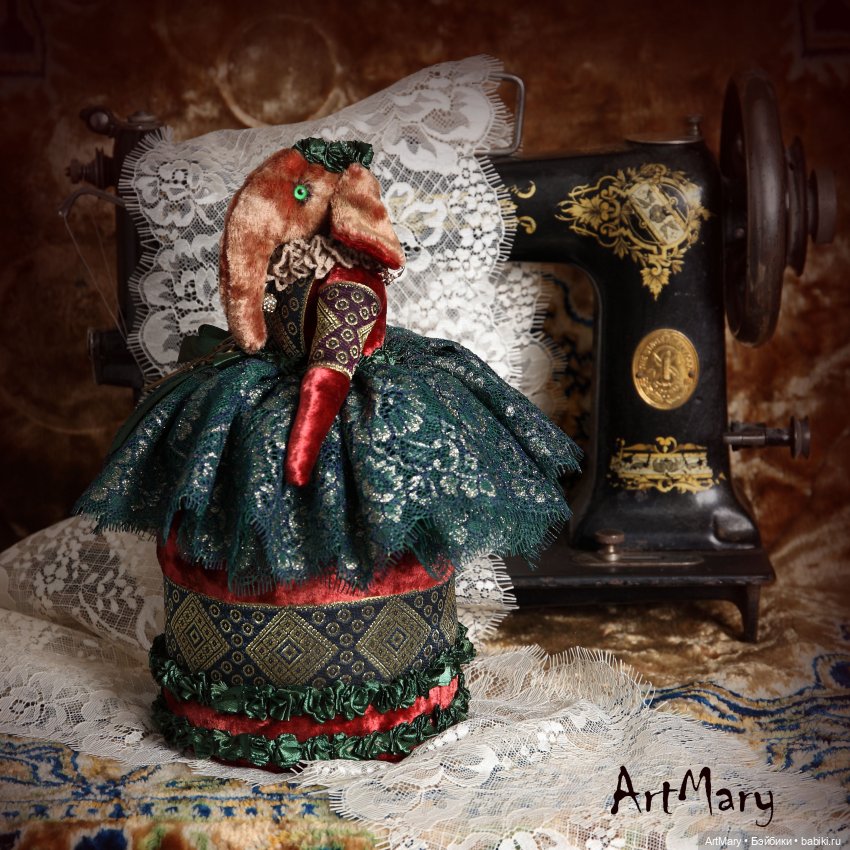 Игольницы-держатели для брошей Мышильда и Елизавета