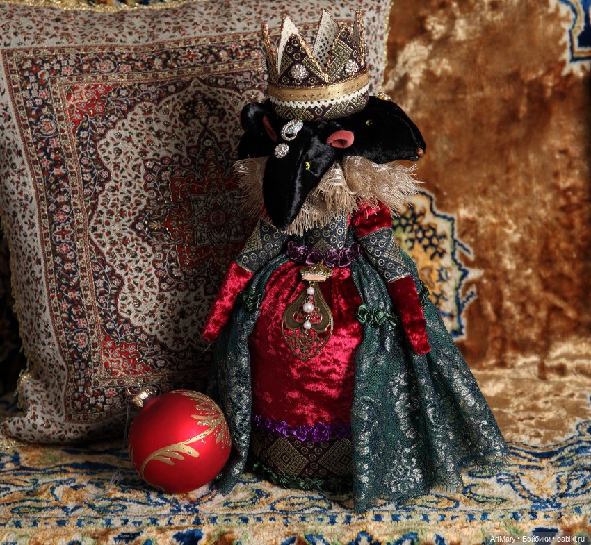 Игольницы-держатели для брошей Мышильда и Елизавета