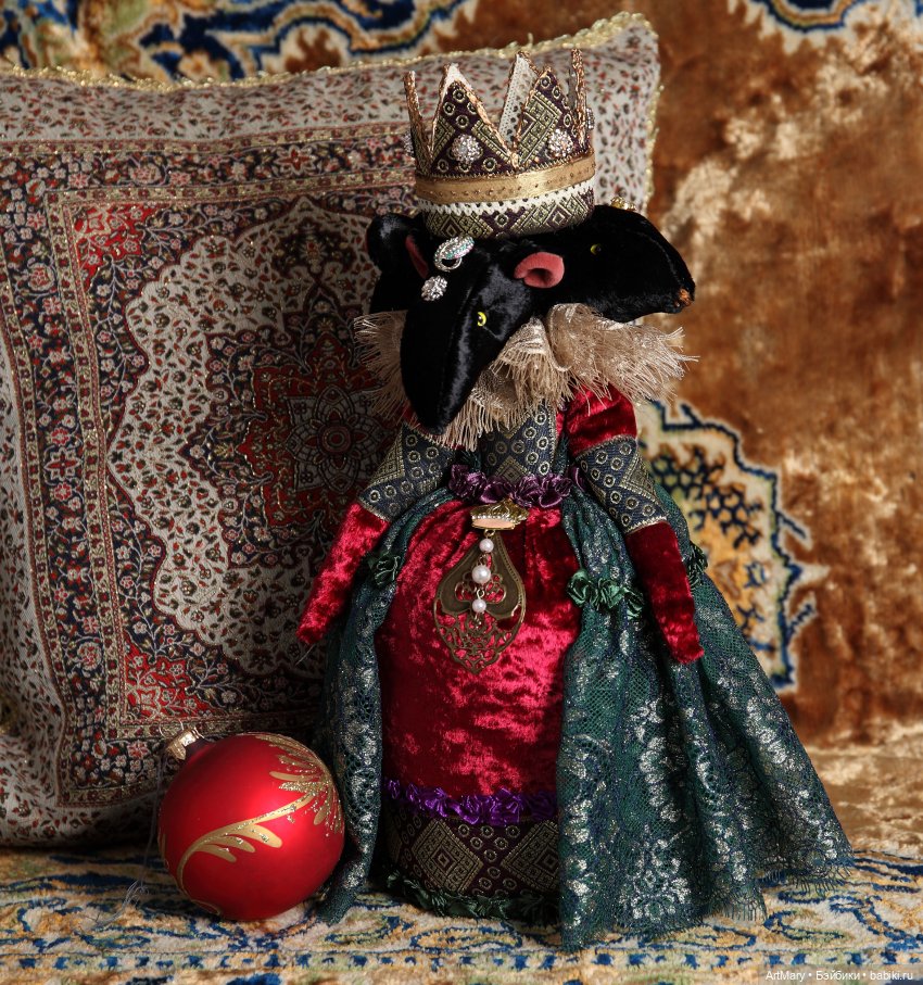 Игольницы-держатели для брошей Мышильда и Елизавета