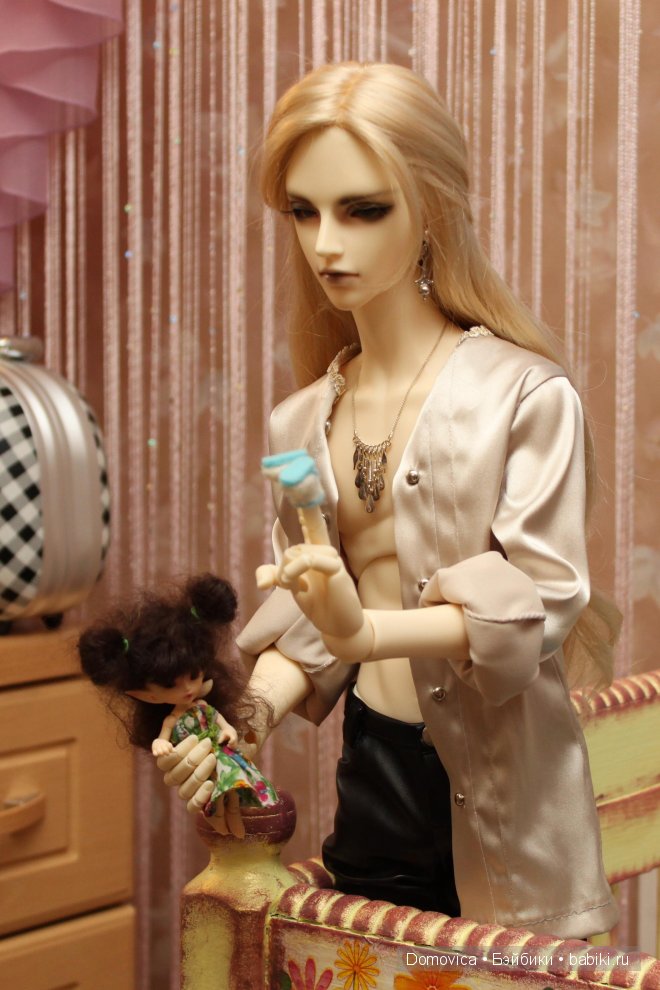 Мы до сих пор играем в куклы