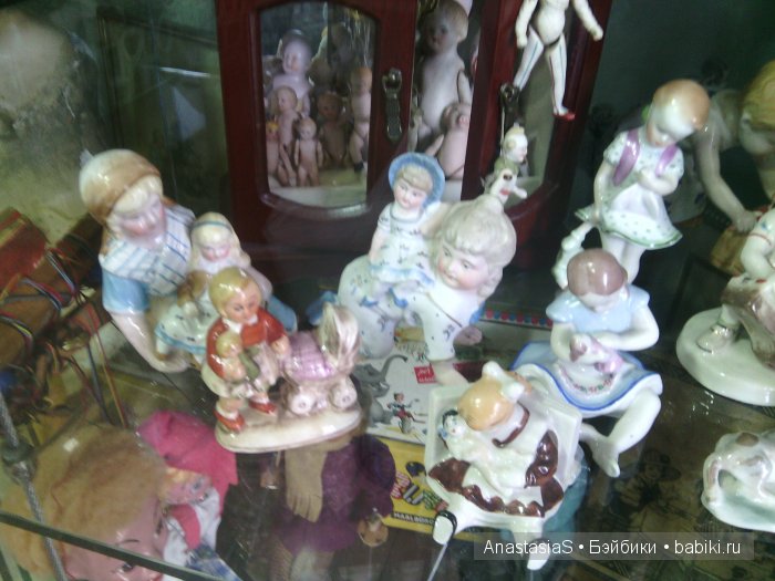 Пошла в магазин,а попала на выставку кукол))