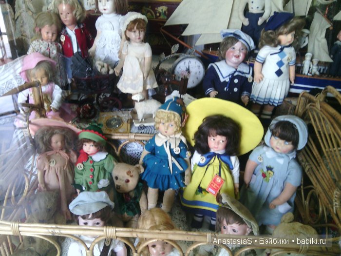 Пошла в магазин,а попала на выставку кукол))