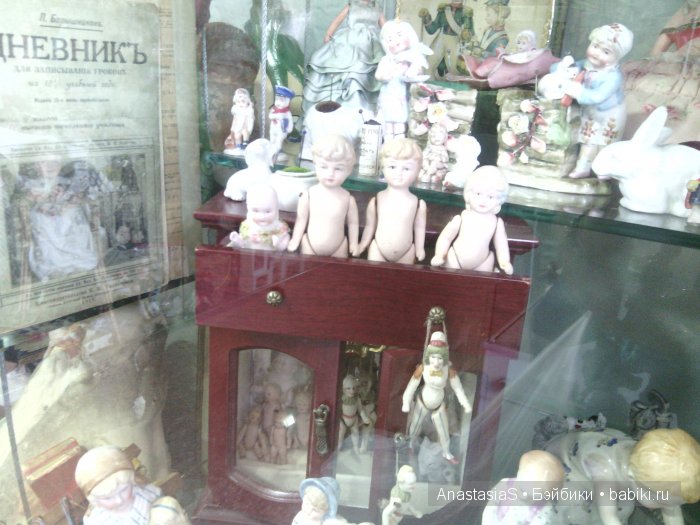 Пошла в магазин,а попала на выставку кукол))